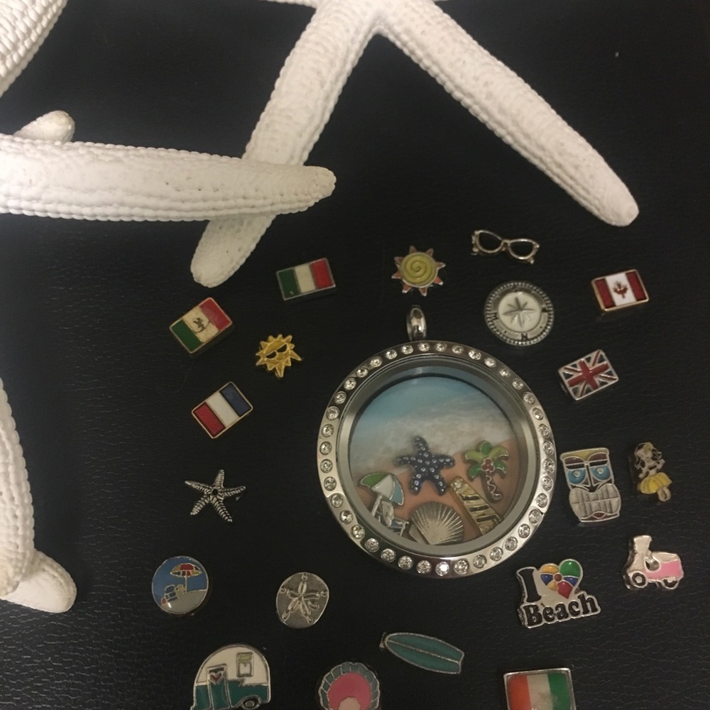 Personalized Charm Locket Gifts! 4th LOCKET FREE!!